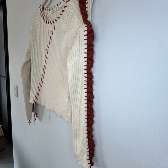 Zara Cream and Red Crew Neck Sweater with Ribbed Texture - Picture 3 of 17